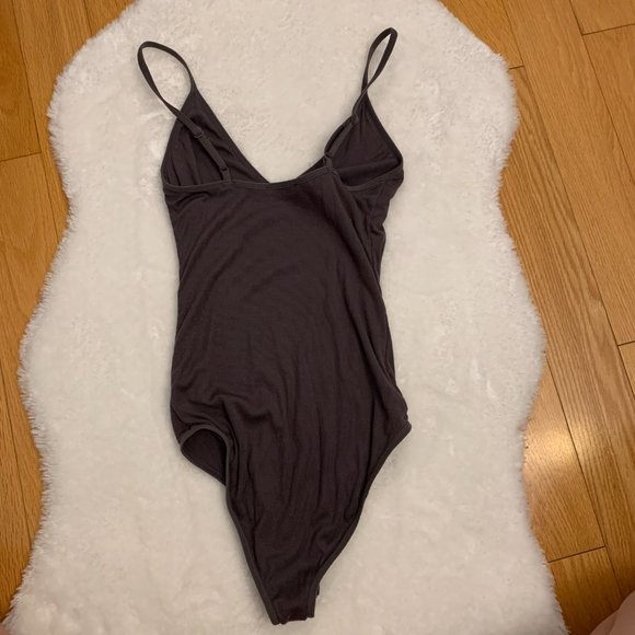 LIKE NEW Modal aritzia talula bodysuit size xs - Picture 5 of 6
